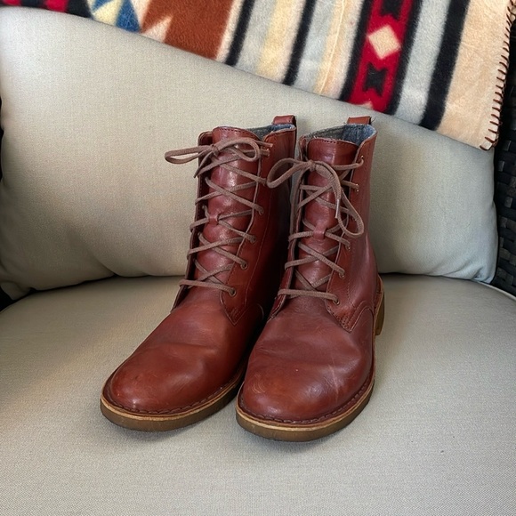 Clarks Originals lace up boots - Picture 3 of 8